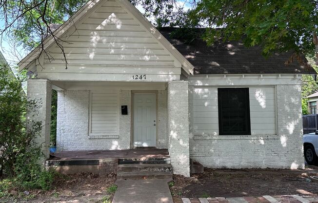 2 Bed, 1 Bath House available