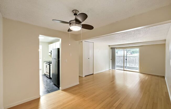 Ground Floor 1bed/1bath Apartment in Convenient Juanita Location!