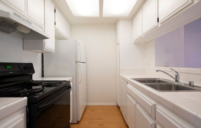 2br/1.5ba Townhouse in North Park with Washer and Dryer, A/C, and Parking!