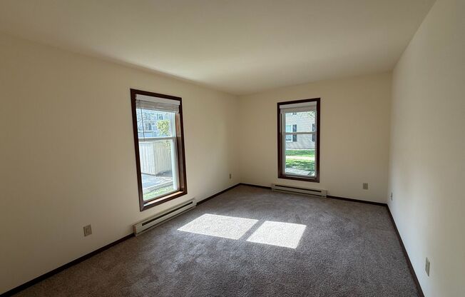 2 beds, 1 bath, 965 sqft, $1,595, Unit 7749CA
