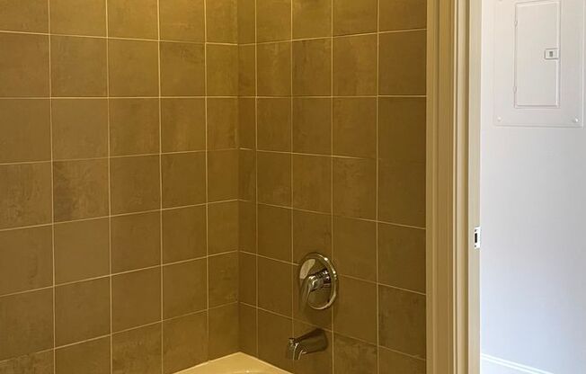 1 bed, 1 bath, $2,750, Unit 825