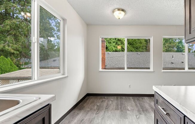 1 bed, 1 bath, 657 sqft, $1,300, Unit .