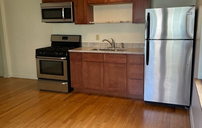 1 bed, 1 bath, $1,250, Unit 14