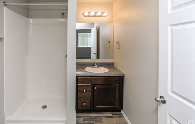 2 beds, 2 baths, 913 sqft, $1,195, Unit 512-209