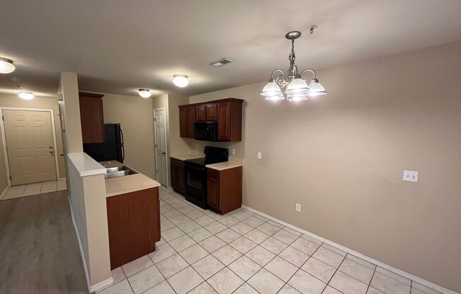 2 beds, 2 baths, $895