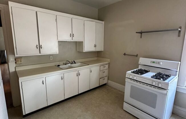 1 bed, 1 bath, $1,500, Unit C