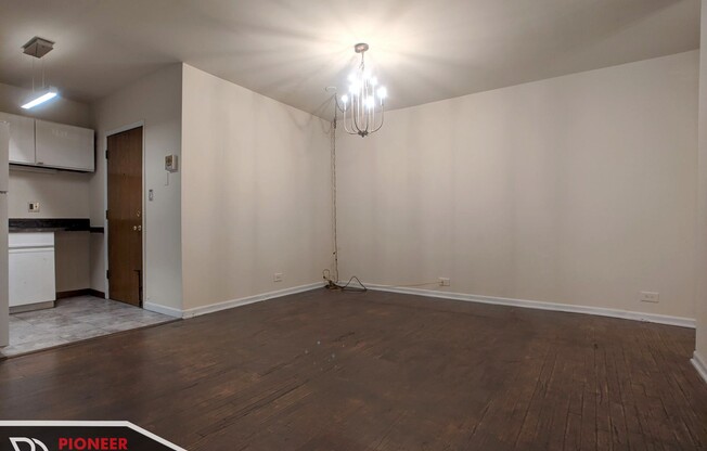 815 W Cornelia Ave