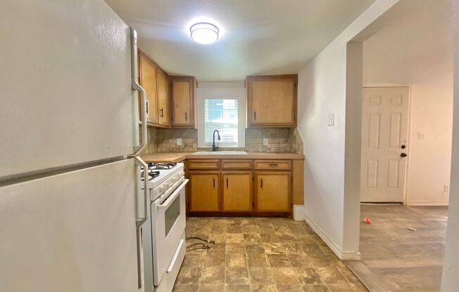 1 bed, 1 bath, 400 sqft, $650, Unit B