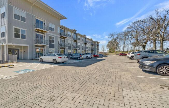 2 beds, 2 baths, 920 sqft, $1,599, Unit 210