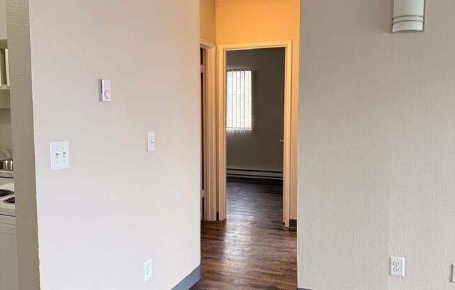 2 beds, 1 bath, 850 sqft, $1,100, Unit 160