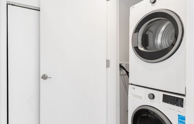 1 bed, 1 bath, 650 sqft, $2,695, Unit 300