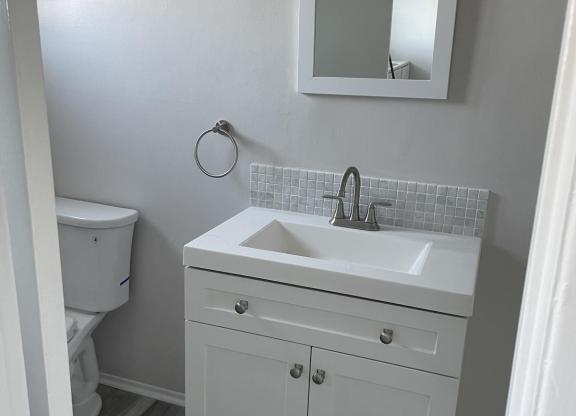 2 beds, 1 bath, 1,000 sqft, $1,995