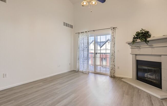 Stunning 2 bedroom 2 bath with loft in Aurora!