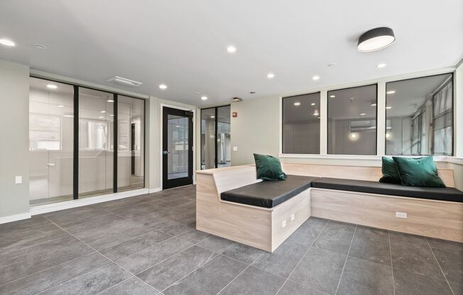 Studio, 1 bath, 238 sqft, $1,400, Unit 305