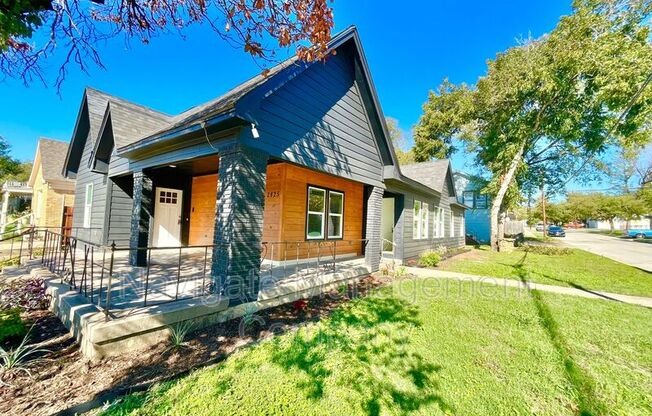 2825 MEADOWBROOK DR