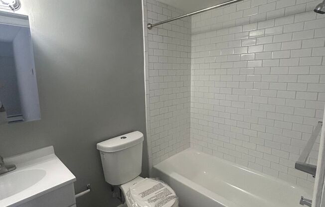 1 bed, 1 bath, 625 sqft, $1,325, Unit F02