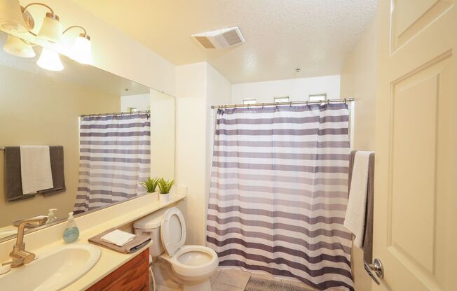 2 beds, 2 baths, $2,300, Unit # 319