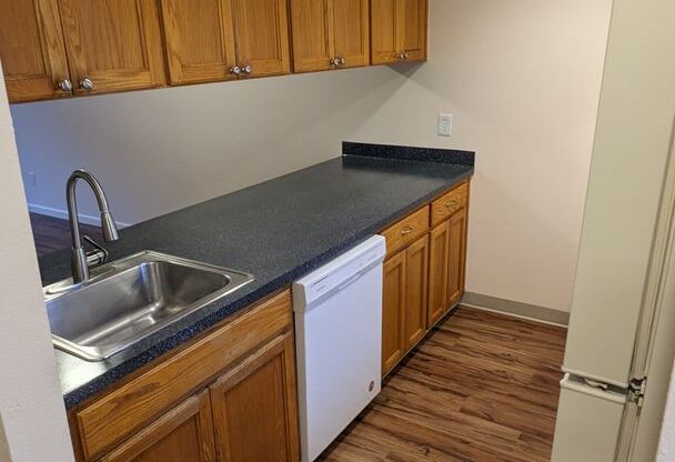 1 bed, 1 bath, 650 sqft, $1,200, Unit 19