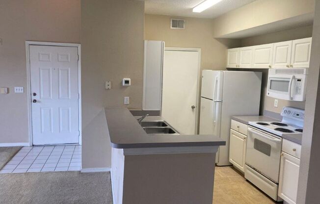 2 bd / 1 ba in Palms Club Community