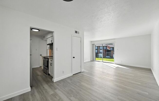 3 beds, 2 baths, 1,100 sqft, $1,495, Unit 251