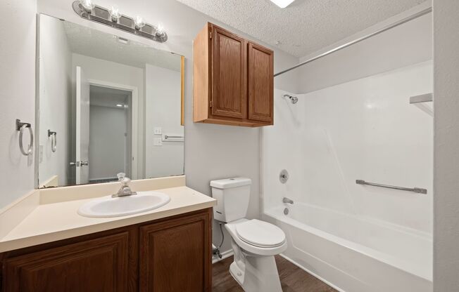 3 beds, 2 baths, $1,290, Unit 10