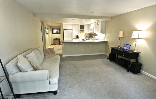 Lovely Ballard Condo w/ Plenty Space! Available Now!