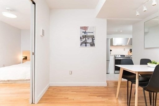 1 bed, 1 bath, $2,190, Unit 14