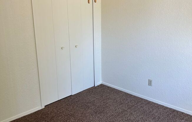 2 beds, 2 baths, 957 sqft, $1,015, Unit 08