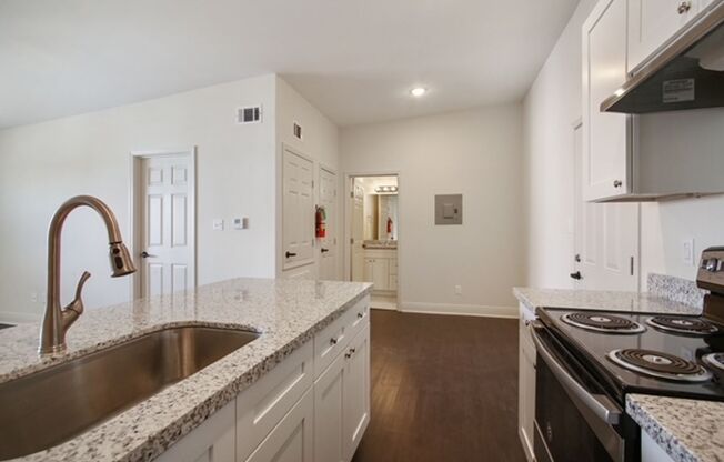 1 bed, 1 bath, $895, Unit F128