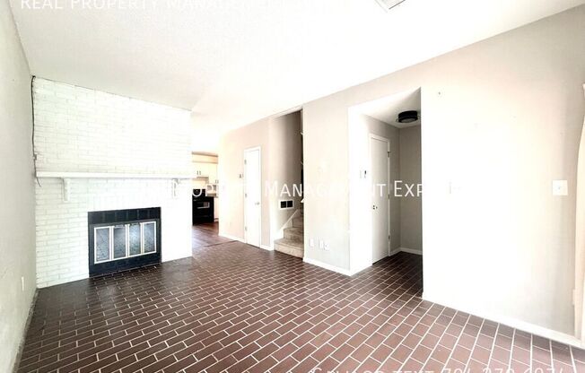 414 W 8 ST
