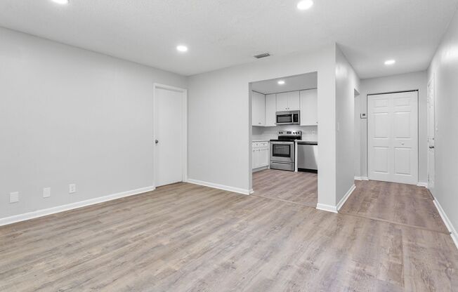 1 bed, 1 bath, 650 sqft, $1,299, Unit 2370-4