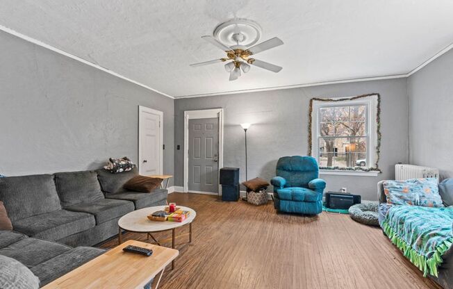 Rare Kenwood townhome, Across from Campus