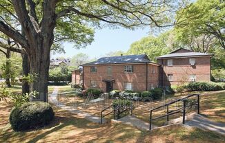 1337 BRIARWOOD DR NE