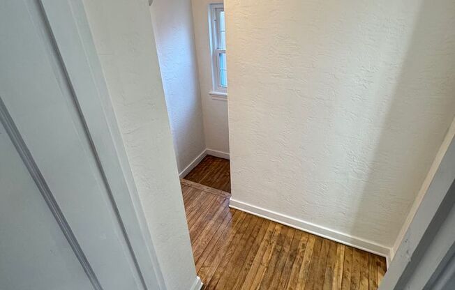 3 beds, 1 bath, $1,200