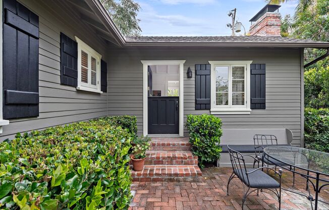 Classic Modern Cottage in Laguna Village