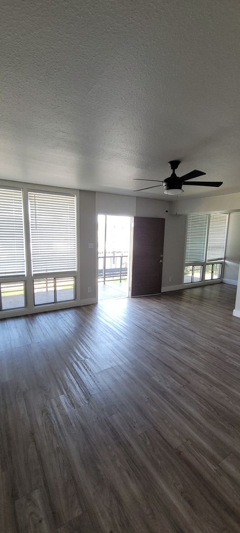 1 bed, 1 bath, $1,025, Unit 105