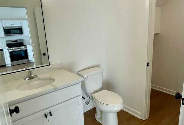 2 beds, 1.5 baths, 995 sqft, $1,550