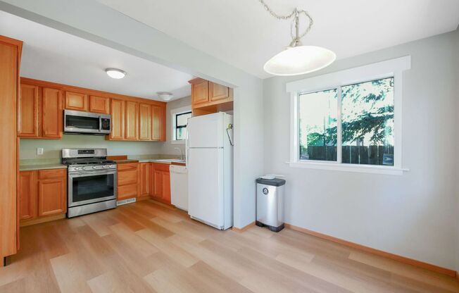 2 Beds 1.5Baths Single-family House Available for Rent!