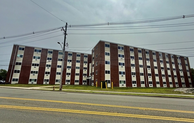 1 bed, 1 bath, 999 sqft, $1,900, Unit 4L