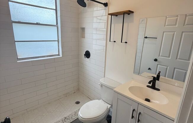1 bed, 1 bath, 550 sqft, $1,300, Unit Unit 1