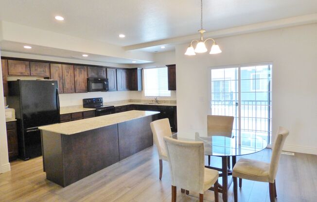 3 Bd 3.5 Bath 2 Car Garage Townhome in Sandy
