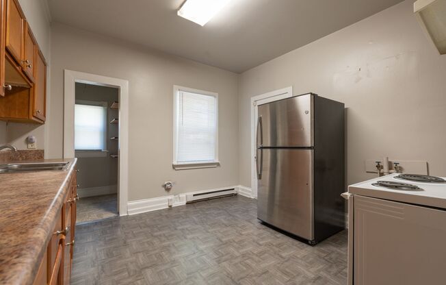 1 bed, 1 bath, 150 sqft, $700, Unit RB208 Poplar UNIT B