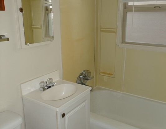 Studio, 1 bath, $1,150, Unit Interstate A