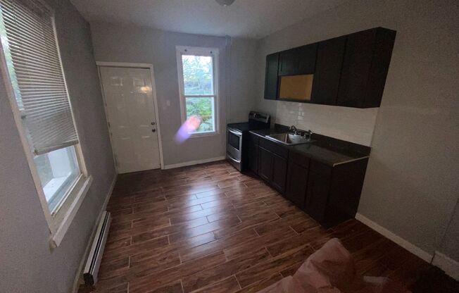 3 beds, 1 bath, $1,300