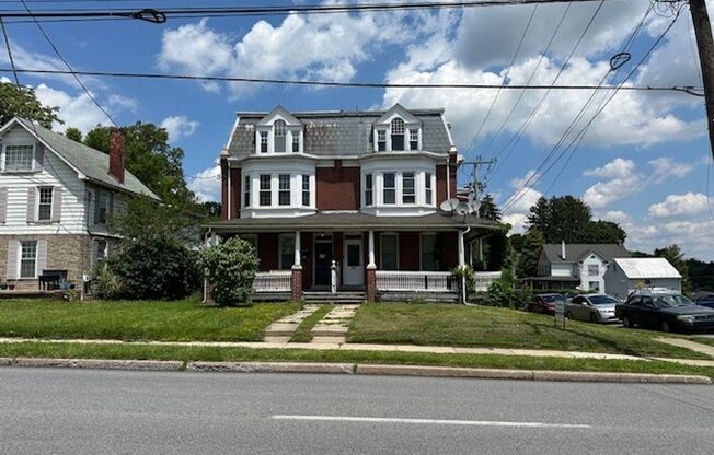 1123 E KING ST