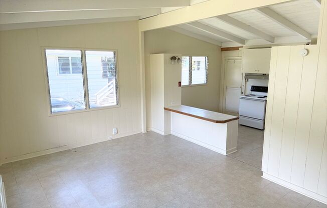 Pauoa Valley - 3 bedroom 1 bath house w/uncovered parking