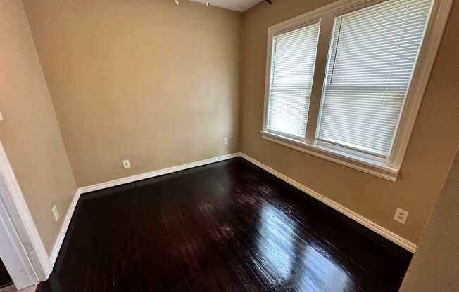 2 beds, 1 bath, $995