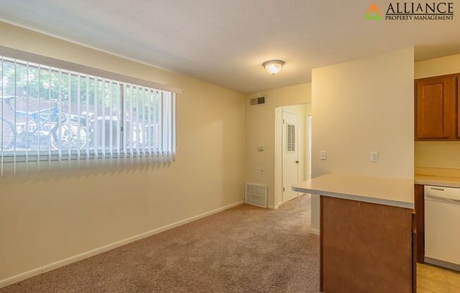 2 beds, 1 bath, 834 sqft, $840, Unit 03