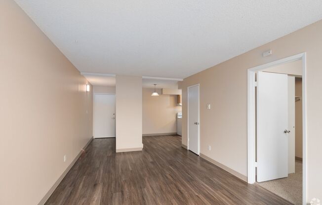 1 bed, 1 bath, 642 sqft, $1,240, Unit 144