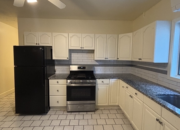 3 beds, 1 bath, 1,250 sqft, $3,000, Unit 1